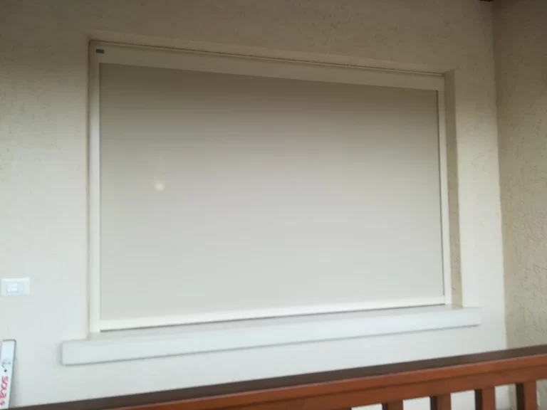 Tenda zip su una finestra