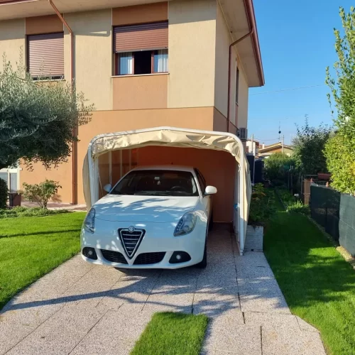 Box auto versatile su ingresso abitazione privata