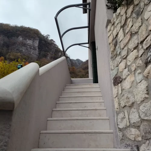 Pensilina Base per porta d'ingresso esterna con struttura in alluminio e vetro trasparente