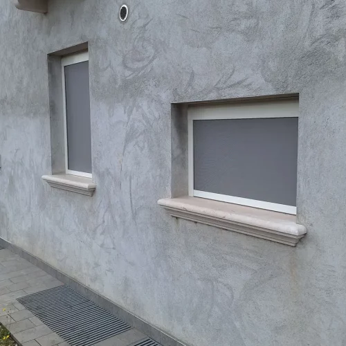 Due finestre di diverse dimensioni con schermatura zip Tecnozen