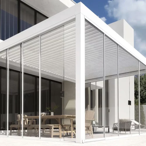 Esempio di spazio esterno di design con vetrate panoramiche