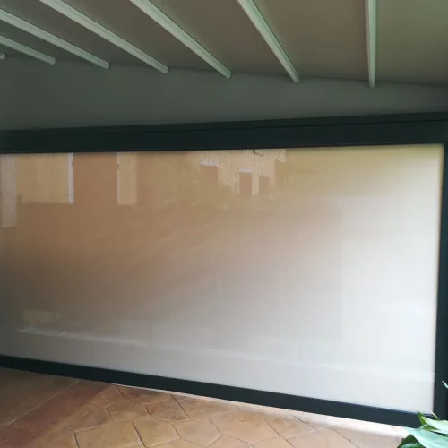 Tenda a rullo zip nido 130 profilo nero e telo bianco