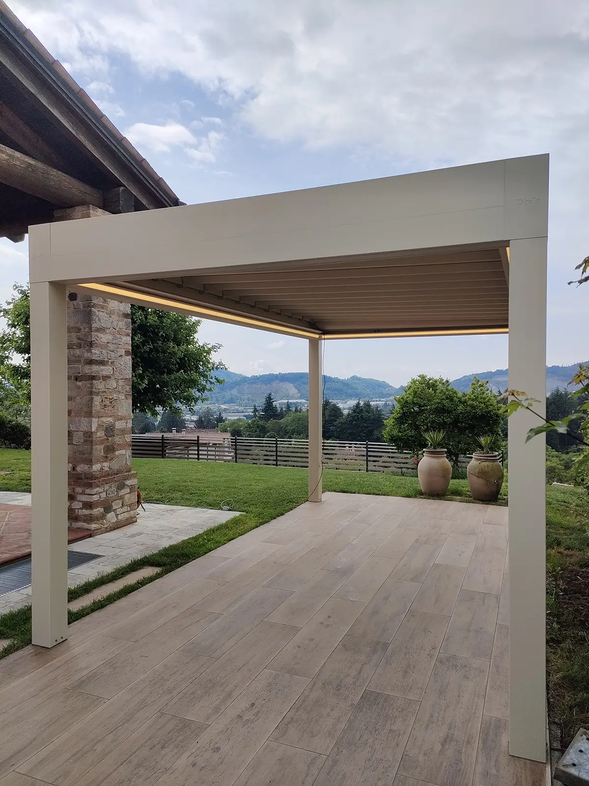 Tecnozen Pergotenda impacchettabile piana A1